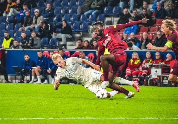 Football Austria, UEFA Europa League 2025 2026, Matchday 1 FC Red Bull Salzburg vs FC Porto Red Bull Arena Salzburg, Wals Siezenheim, Austria Victor Froholdt FC Porto with Moussa Yeo FC Red Bull Salzburg Copyright: xLukasxBierederx