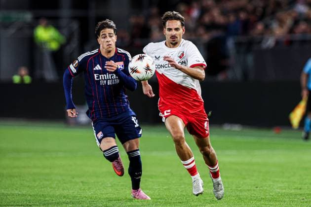 2025-09-25 FC Utrecht v Olympique Lyonnais - UEFA Europa League 2025 26 League Phase MD1 UTRECHT, NETHERLANDS - SEPTEMBER 25: Afonso Moreira of Olympique Lyonnais, Siebe Horemans of FC Utrecht battle for the ball during the UEFA Europa League 2025 26 League Phase MD1 match between FC Utrecht and Olympique Lyonnais at Stadion Galgenwaard on September 25, 2025 in Utrecht, Netherlands. Utrecht Stadion Galgenwaard Netherlands Content not available for redistribution in The Netherlands directly or indirectly through any third parties. Copyright: xBenxGalx