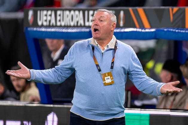 2025-09-25 FC Utrecht v Olympique Lyonnais - UEFA Europa League 2025 26 League Phase MD1 UTRECHT, NETHERLANDS - SEPTEMBER 25: Coach Ron Jans of FC Utrecht reacts during the UEFA Europa League 2025 26 League Phase MD1 match between FC Utrecht and Olympique Lyonnais at Stadion Galgenwaard on September 25, 2025 in Utrecht, Netherlands. Utrecht Stadion Galgenwaard Netherlands Content not available for redistribution in The Netherlands directly or indirectly through any third parties. Copyright: xJorisxVerwijstx
