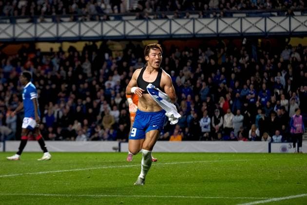 UK: Rangers v Genk, UEFA Europa League at Ibrox Stadium, Glasgow, Scotland on 25 September 2025: Pictured: Hyeongyu Oh (Genk) scores to make it 0-1 Glasgow Ibrox Stadium Scotland Copyright: xAlexxToddx