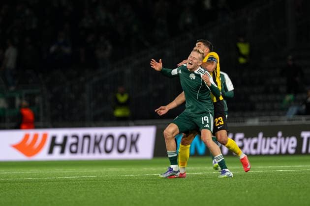 Switzerland UEFA Europa League 2025 26, BSC Young Boys vs Panathinaikos FC Stadion Wankdorf, Bern Loris Benito 23 Young Boys in duel with Karol Swiderski 19 Panathinaikos Copyright: xKjetilxWaberx