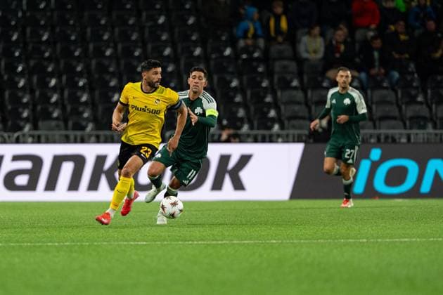 Switzerland UEFA Europa League 2025 26, BSC Young Boys vs Panathinaikos FC Stadion Wankdorf, Bern Loris Benito 23 Young Boys in duel with Tasos Bakasetas 11 Panathinaikos Copyright: xKjetilxWaberx