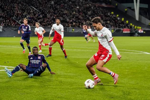2025-09-25 FC Utrecht v Olympique Lyonnais - UEFA Europa League 2025 26 League Phase MD1 UTRECHT, NETHERLANDS - SEPTEMBER 25: Souffian El Karouani of FC Utrecht runs with the ball during the UEFA Europa League 2025 26 League Phase MD1 match between FC Utrecht and Olympique Lyonnais at Stadion Galgenwaard on September 25, 2025 in Utrecht, Netherlands. Utrecht Stadion Galgenwaard Netherlands Content not available for redistribution in The Netherlands directly or indirectly through any third parties. Copyright: xJorisxVerwijstx