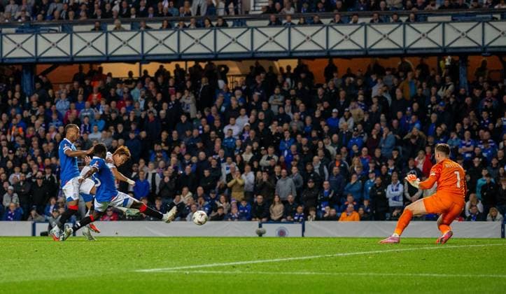25th September 2025; Ibrox Stadium, Glasgow, Scotland; UEFA Europa League Football, Rangers versus Genk; Oh Hyeon gyu of KRC Genk shoots and scores past Jack Butland of Rangers in the 55th minute to make it 1-0  VagelisxGeorgariou