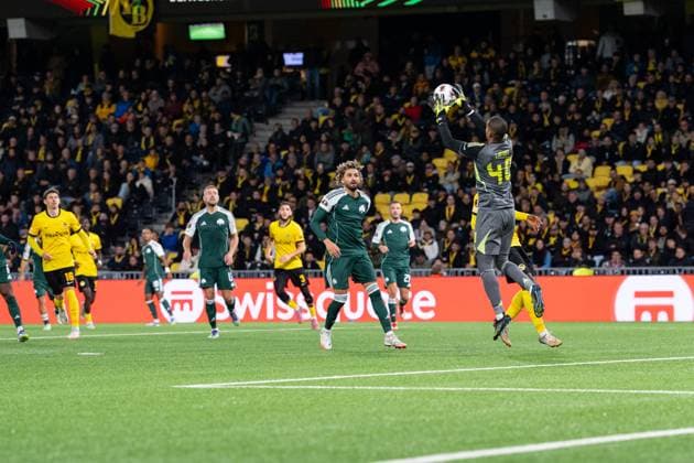 Switzerland UEFA Europa League 2025 26, BSC Young Boys vs Panathinaikos FC Stadion Wankdorf, Bern goalkeeper Alban Lafont 40 Panathinaikos in action Copyright: xKjetilxWaberx