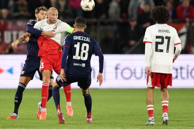 Mike van der Hoorn of FC Utrecht with Tanner Tessman of Olympique Lyon during the UEFA Europa League, League phase, MD1 football match FC Utrecht vs Olympique Lyon at the Galgenwaard for the UEFA Europa League season 2025-2026 in UTRECHT, Netherlands on 25 september 2025, (photo by Peter Lous EYE4images DeFodi Images) Mike van der Hoorn of FC Utrecht with Tanner Tessman of Olympique Lyon during the UEFA Europa League, League phase, MD1 football match FC Utrecht vs Olympique Lyon at the Galgenwaard for the UEFA Europa League season 2025 2026 in UTRECHT, Netherlands on 25 september 2025, photo by Peter Lous EYE4images DeFodi Images