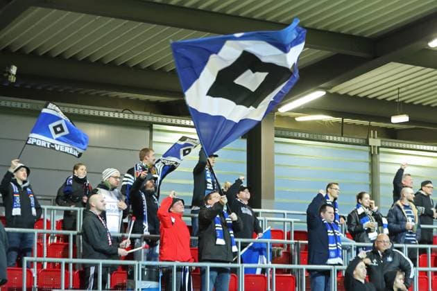 Soccer Bundesliga Women RB Leipzig vs Hamburger SV 25 09 25 HSV fans with flags in the stands Soccer, Google Pixel Women Bundesliga, Season 2025 2026, 4 Matchday RB Leipzig vs Hamburger SV on 25 09 25, RB Training Center at Cottaweg, Leipzig DFB REGULATIONS PROHIBIT ANY USE OF PHOTOGRAPHS AS IMAGE SEQUENCES AND OR QUASI VIDEO Copyright: xBEAUTIFULxSPORTS JanxKaeferx