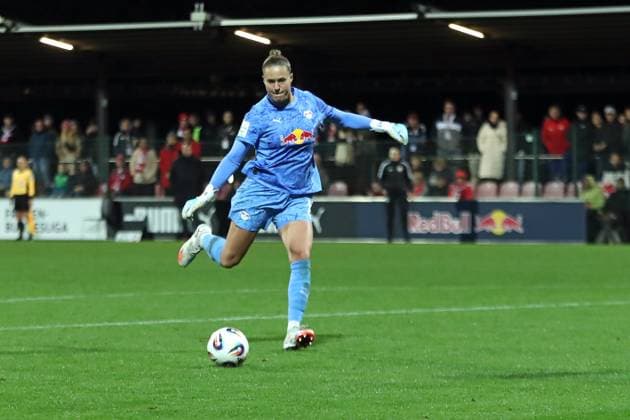 Soccer Bundesliga Women RB Leipzig vs Hamburger SV 25 09 25 Goalkeeper Elvira Herzog 1, RB Leipzig appeared on the offensive in the last attack and tried a shot on goal Soccer, Google Pixel Women Bundesliga, Season 2025 2026, Matchday 4 RB Leipzig vs Hamburger SV on 25 09 25, Red Bull Arena, Leipzig DFB REGULATIONS PROHIBIT ANY USE OF PHOTOGRAPHS AS IMAGE SEQUENCES AND OR QUASI VIDEO Copyright: xBEAUTIFULxSPORTS JanxKaeferx