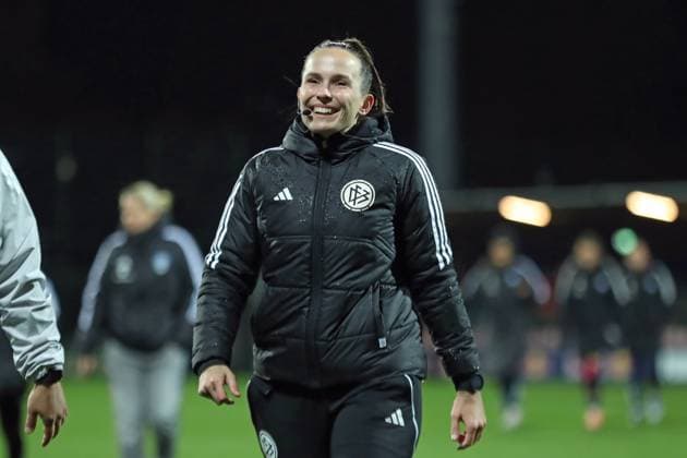 Soccer Bundesliga Women RB Leipzig vs Hamburger SV 25 09 25 4 Official Celina Sophie Böhm Referee Soccer, Google Pixel Women Bundesliga, Season 2025 2026, 4 Matchday RB Leipzig vs Hamburger SV on 25 09 25, Red Bull Arena, Leipzig DFB REGULATIONS PROHIBIT ANY USE OF PHOTOGRAPHS AS IMAGE SEQUENCES AND OR QUASI VIDEO Copyright: xBEAUTIFULxSPORTS JanxKaeferx