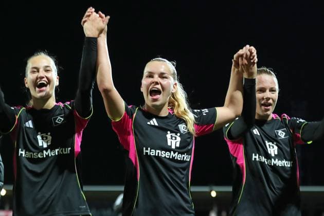 Soccer Bundesliga Women RB Leipzig vs Hamburger SV 25 09 25 Svea Stoldt 8, Hamburger SV celebrates the victory with her team Soccer, Google Pixel Women Bundesliga, Season 2025 2026, Matchday 4 RB Leipzig vs Hamburger SV on 25 09 25, Red Bull Arena, Leipzig DFB REGULATIONS PROHIBIT ANY USE OF PHOTOGRAPHS AS IMAGE SEQUENCES AND OR QUASI VIDEO Copyright: xBEAUTIFULxSPORTS JanxKaeferx