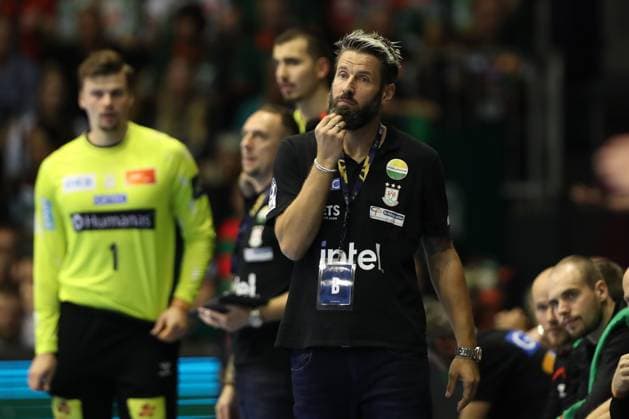 25 09 2025, xtgx, Handball, EHF Champions League, SC Magdeburg Wisla Plock v l Bennet Wiegert Magdeburg, coach thoughtfully disappointed, looks disappointed, disappointed Magdeubrg