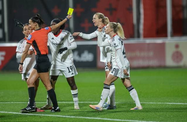 DEU, Leverkusen, Bayer Leverkusen v Eintracht Frankfurt, Google Pixel Bundesliga, DFB, Saison 2526, Ulrich Haberland Stadion, 4 Spieltag, im Bild Eintracht Frankfurt loses 2 1, Disappointment at Nicole Anyomi Eintracht Frankfurt 19 , Amanda Ilestedt Eintracht Frankfurt 13 and Rebecka Blomqvist Eintracht Frankfurt 28 DFB DFL REGULATIONS PROHIBIT ANY USE OF PHOTOGRAPHS AS IMAGE SEQUENCES AND OR QUASI VIDEO, 25 09 2025, Copyright: HMBxMedia HendrikxHamelau