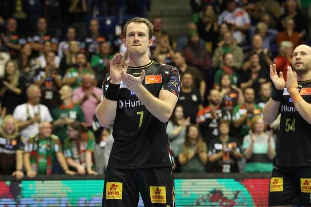 25 09 2025, xtgx, Handball, EHF Champions League, SC Magdeburg Wisla Plock v l Felix Claar Magdeburg, 7 Cheering about the victory, cheering after the end of the game Magdeubrg