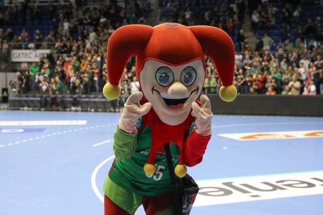 25 09 2025, xtgx, Handball, EHF Champions League, SC Magdeburg Wisla Plock v l Mascot Till Eulenspiegel cheering about the victory, cheering after the end of the game Magdeubrg