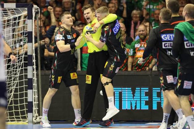 25 09 2025, xtgx, Handball, EHF Champions League, SC Magdeburg Wisla Plock v l Elvar Orn Jonsson Magdeburg, 19 , Sergey Hernandez Ferrer Magdeburg, 1 Sebastian Barthold Magdebug, 25 Celebrating the victory, cheering after the end of the game Magdeubrg