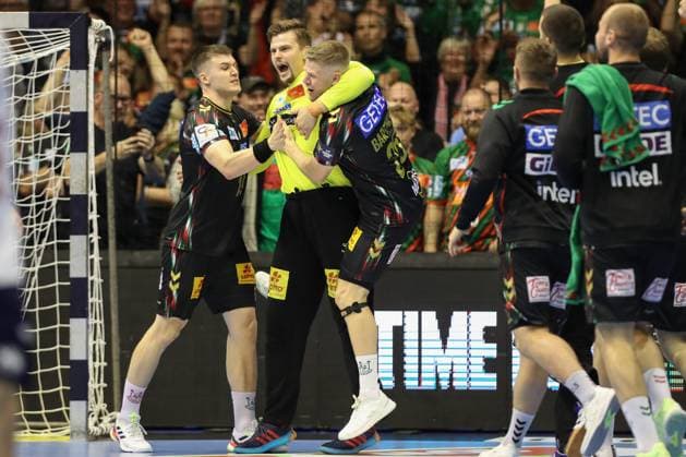 25 09 2025, xtgx, Handball, EHF Champions League, SC Magdeburg Wisla Plock v l Elvar Orn Jonsson Magdeburg, 19 , Sergey Hernandez Ferrer Magdeburg, 1 Sebastian Barthold Magdebug, 25 Celebrating the victory, cheering after the end of the game Magdeubrg