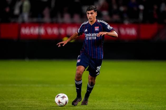 UTRECHT, NETHERLANDS - SEPTEMBER 25: Mathys De Carvalho of Olympique Lyonnais dribbles with the ball during the UEFA Europa League 2025 26 League Phase MD1 match between FC Utrecht and Olympique Lyonnais at Stadion Galgenwaard on September 25, 2025 in Utrecht, Netherlands. (Photo by Rene Nijhuis) SPO  Copyright: xRenexNijhuis