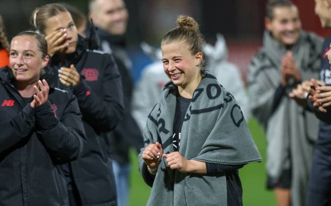 DEU, Leverkusen, Bayer Leverkusen v Eintracht Frankfurt, Google Pixel Bundesliga, DFB, Saison 2526, Ulrich Haberland Stadion, 4 Spieltag, im Bild Leverkusen gewinnt nach Tor mit 2 1 gegen Eintracht Frankfurt, Freude und Jubel, Kristin Kögel Bayer Leverkusen 11 DFB DFL REGULATIONS PROHIBIT ANY USE OF PHOTOGRAPHS AS IMAGE SEQUENCES AND OR QUASI VIDEO, 25 09 2025, Copyright: HMBxMedia HendrikxHamelau