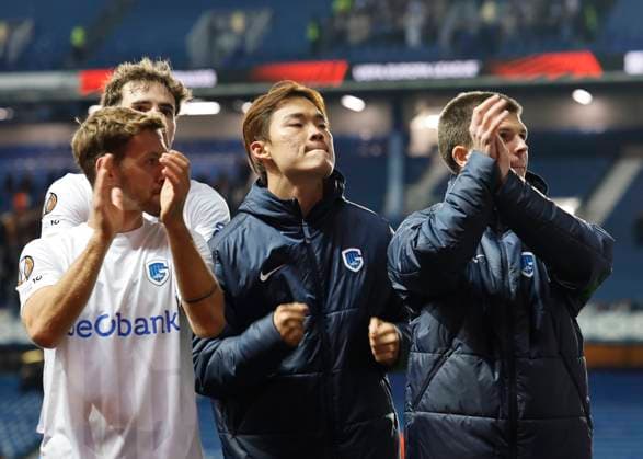 Rangers v KRC Genk UEFA Europa League Oh Hyeon-Gyu of KRC Genk (middle) applauds supporters after the final whistle during the UEFA Europa League match at Ibrox Stadium, Glasgow UK Newspapers OUT Copyright: xFredxPalmerx FIL-22274-0096