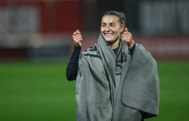 DEU, Leverkusen, Bayer Leverkusen v Eintracht Frankfurt, Google Pixel Bundesliga, DFB, Saison 2526, Ulrich Haberland Stadion, 4 Spieltag, im Bild Leverkusen gewinnt nach Tor mit 2 1 gegen Eintracht Frankfurt, Freude und Jubel DFB DFL REGULATIONS PROHIBIT ANY USE OF PHOTOGRAPHS AS IMAGE SEQUENCES AND OR QUASI VIDEO, 25 09 2025, Copyright: HMBxMedia HendrikxHamelau