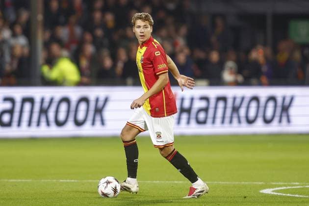 DEVENTER , 25-09-2025 , Stadium De Adelaarshorst , season 2025 2026 , UEFA Europa League League phase . match between Go Ahead Eagles and FCSB, final result 0-1, Picture shows GA Eagles player Evert Linthorst Go Ahead Eagles - FCSB  x31196195x Copyright: