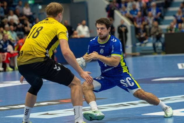 Linus Schmid, TVB Stuttgart 18 ,Joao Gomes, Backcourt, VfL Gummersbach 3 , VfL Gummersbach vs TVB 1898 Stuttgart, Daikin Handball Bundesliga, Men , Matchday 6, 25 09 2025 Gummersbach NRW Germany Copyright: xkolbert-press MartinxWdziecznyx