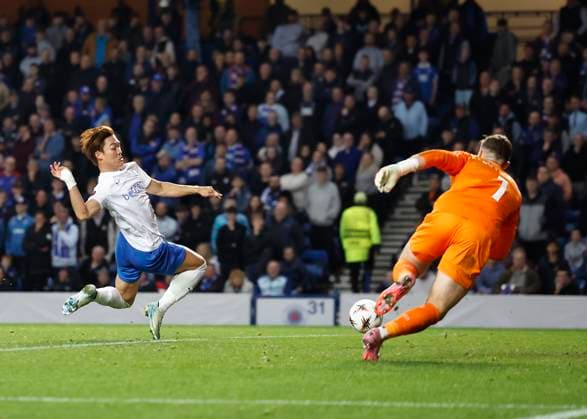 Rangers v KRC Genk UEFA Europa League Jack Butland of Rangers (right) saves a shot from Oh Hyeon-Gyu of KRC Genk during the UEFA Europa League match at Ibrox Stadium, Glasgow UK Newspapers OUT Copyright: xFredxPalmerx FIL-22274-0122