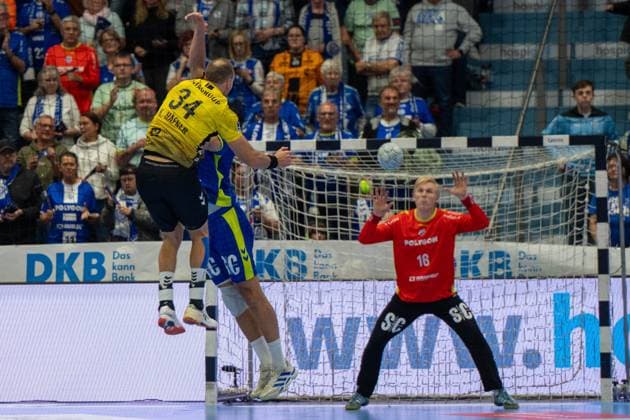 Kai Haefner, right back, TVB Stuttgart 34 , 18 VfL Gummersbach vs TVB 1898 Stuttgart, Daikin Handball Bundesliga, Men , 6 Matchday, 25 09 2025 Gummersbach NRW Germany Copyright: xkolbert-press MartinxWdziecznyx