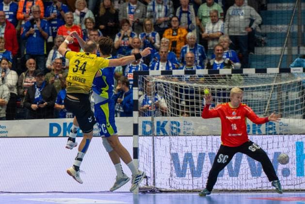 Kai Haefner, right back, TVB Stuttgart 34 , 18 VfL Gummersbach vs TVB 1898 Stuttgart, Daikin Handball Bundesliga, Men , 6 Matchday, 25 09 2025 Gummersbach NRW Germany Copyright: xkolbert-press MartinxWdziecznyx