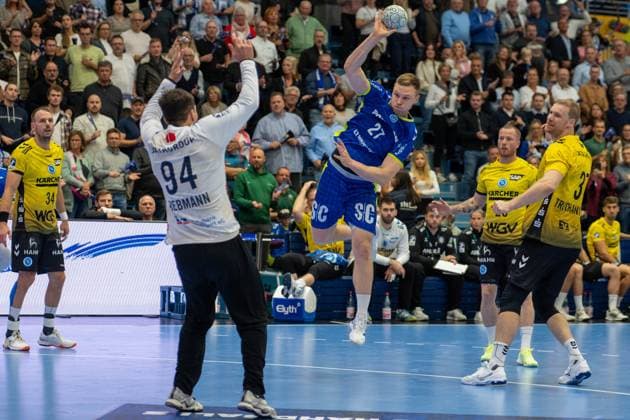 Kai Haefner, right back, TVB Stuttgart 34 , Daniel Rebmann, goalkeeper, TVB Stuttgart 94 , Kristjan Horžen, center back, VfL Gummersbach 27 , Jonas Truchanovicius, left back, TVB Stuttgart 37 , VfL Gummersbach vs TVB 1898 Stuttgart, Daikin Handball Bundesliga, Men , Matchday 6, 25 09 2025 Gummersbach NRW Germany Copyright: xkolbert-press MartinxWdziecznyx