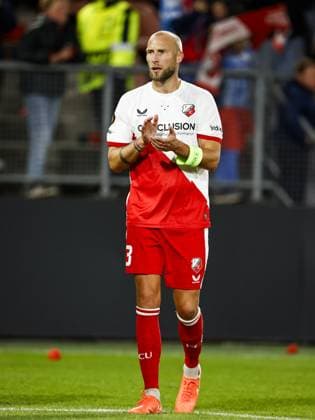 UTRECHT - Mike van der Hoorn of FC Utrecht after the Europa League match between FC Utrecht and Olympique Lyon at the Galgenwaard Stadium on September 25, 2025, in Utrecht, Netherlands. ANP MAURICE VAN STEEN UEFA Europa League 2025-2026 xVIxANPxSportx xxANPxIVx 537487946 originalFilename: 537487946.jpg