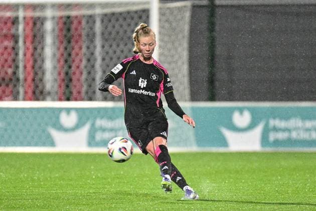 Soccer I Women I Season 2025 2026 I Bundesliga I 4 Matchday I RB Leipzig Hamburger SV I 25 09 2025 Jaqueline Dönges 21, Hamburger SV plays the ball Crop, close-up, portrait, portrait, single photo, single image, body Leipzig RB Training Center, Cottaweg 7 Saxony Germany Copyright: xLobeca InesxHähnelx