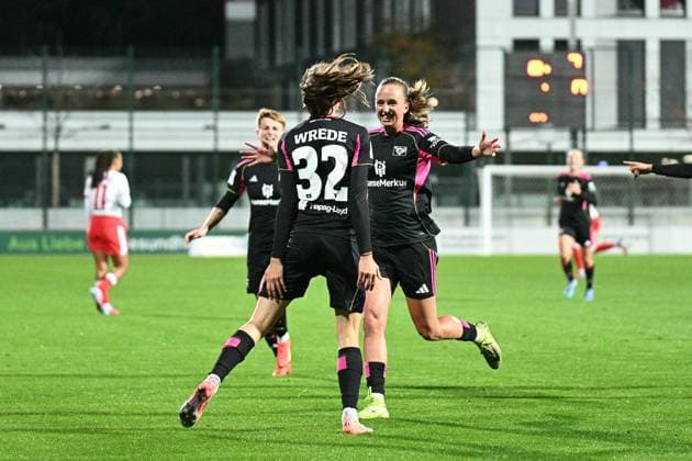 Soccer I Women I Season 2025 2026 I Bundesliga I Matchday 4 I RB Leipzig Hamburger SV I 25 09 2025 Goal celebration Lotta Wrede 32, Hamburger SV celebrates with Victoria Schulz 19, Hamburger SV r Leipzig RB Training Center, Cottaweg 7 Saxony Germany Copyright: xLobeca InesxHähnelx