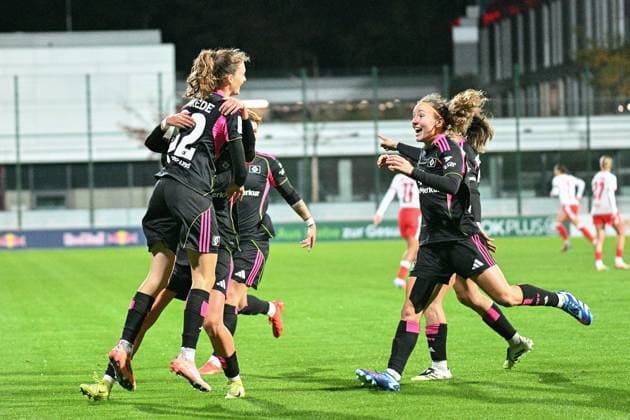 Soccer I Women I Season 2025 2026 I Bundesliga I Matchday 4 I RB Leipzig Hamburger SV I 25 09 2025 Goal celebration Lotta Wrede 32, Hamburger SV , Melanie Brunnthaler 11, Hamburger SV Leipzig RB Training Center, Cottaweg 7 Saxony Germany Copyright: xLobeca InesxHähnelx