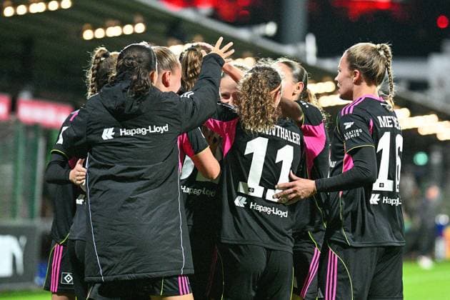 Soccer I Women I Season 2025 2026 I Bundesliga I Matchday 4 I RB Leipzig Hamburger SV I 25 09 2025 Goal celebration Melanie Brunnthaler 11, Hamburger SV and Christin Martina Ingrid Meyer 16, Hamburger SV cheer with their team Leipzig RB Training Center, Cottaweg 7 Saxony Germany Copyright: xLobeca InesxHähnelx