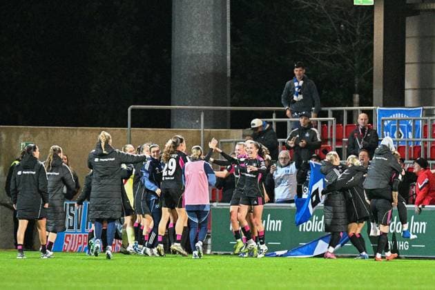 Soccer I Women I Season 2025 2026 I Bundesliga I Matchday 4 I RB Leipzig Hamburger SV I 25 09 2025 Cheers of victory, the team celebrates with the fans Leipzig RB Training Center, Cottaweg 7 Saxony Germany Copyright: xLobeca InesxHähnelx