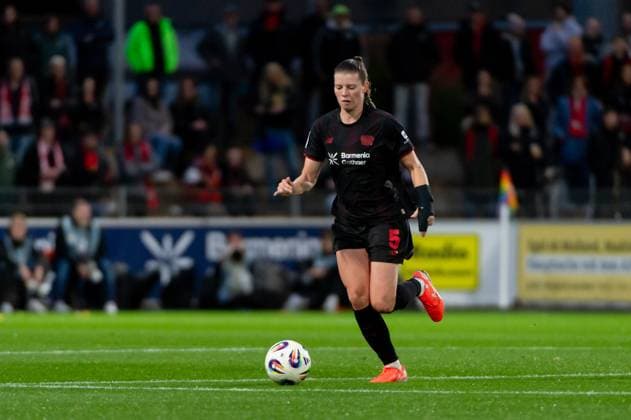 Claudia Wenger Bayer Leverkusen,No 05 DEU, Leverkusen, 25 09 2025 Soccer, Google Pixel Womens Bundesliga, Matchday 4, Bayer 04 Leverkusen Eintracht Frankfurt THE DFB GUIDELINES PROHIBIT ANY USE OF PHOTOS AS SEQUENCE PICTURES AND OR VIDEO-LIKE PHOTO TRACKS