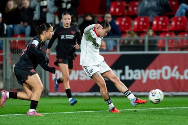 Shot by Géraldine Reuteler Eintracht Frankfurt,No 14 DEU, Leverkusen, 25 09 2025 Football, Google Pixel Womens Bundesliga, Matchday 4, Bayer 04 Leverkusen Eintracht Frankfurt THE DFB GUIDELINES PROHIBIT ANY USE OF PHOTOS AS SEQUENTIAL PICTURES AND OR VIDEO-LIKE PHOTO TRACKS