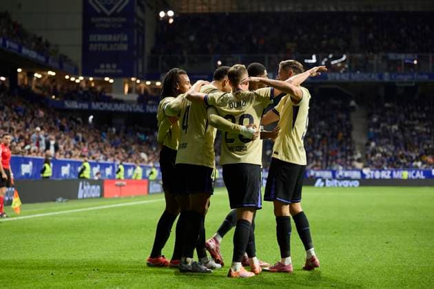 September 25, 2025, Oviedo, Asturias, Spain: Ronald Araujo of FC Barcelona, Barca celebrates after scoring goal during the LaLiga EA Sports match between Real Oviedo and FC Barcelona at Carlos Tartiere on September 25, 2025, in Oviedo, Spain. Oviedo Spain - ZUMAa181 20250925_zaa_a181_080 Copyright: xRicardoxLarreinax