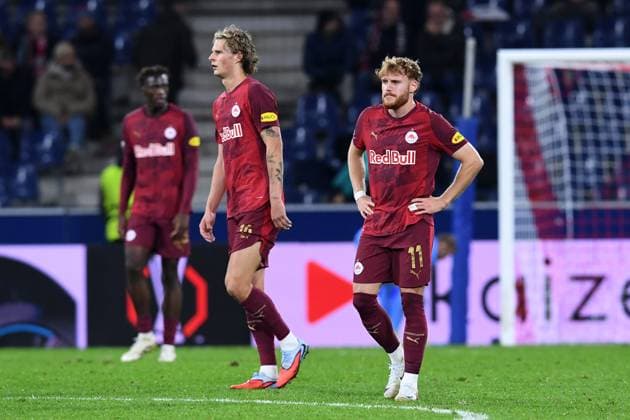 Soccer Europa League Matchday 1 FC Salzburg FC Porto on 25 09 2025 at the Red Bull Arena in Kleßheim Maurits Kjaergaard Salzburg , left Yorbe Vertessen Salzburg , right disappointed after the end of the match xRx