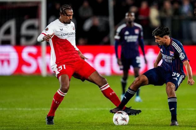 UTRECHT, NETHERLANDS - SEPTEMBER 25: Sebastien Haller of FC Utrecht and Mathys De Carvalho of Olympique Lyonnais battle for possession during the UEFA Europa League 2025 26 League Phase MD1 match between FC Utrecht and Olympique Lyonnais at Stadion Galgenwaard on September 25, 2025 in Utrecht, Netherlands. (Photo by Rene Nijhuis) SPO  Copyright: xRenexNijhuis