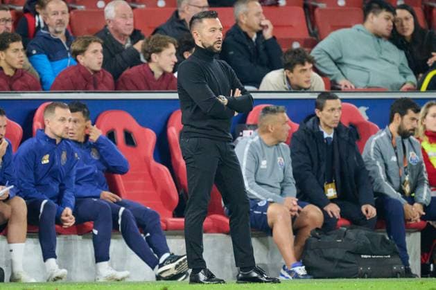 Salzburg, Austria September 25, 2025 Europa League 2025 2026 RB Salzburg vs FC Porto In the picture coach Francesco Farioli FC Red Bull Arena Copyright: xFotostandx xWassmuth,xFOTOGRAFxJUERGENxxWASSMUTHx