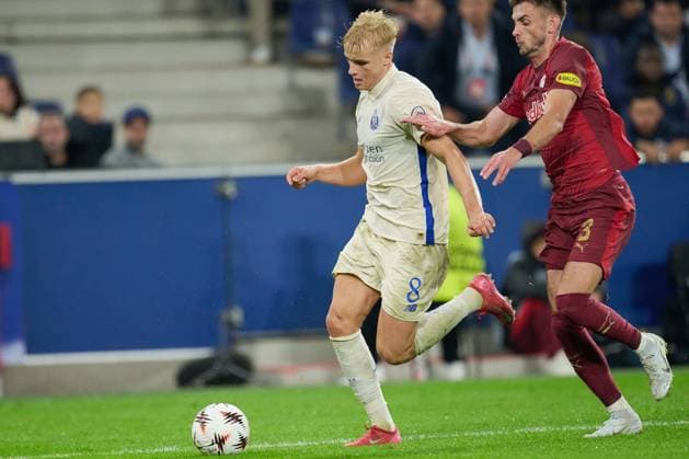 Salzburg, Austria September 25, 2025 Europa League 2025 2026 RB Salzburg vs FC Porto In the picture from left in the duel Victor Froholdt FC , Aleksa Terzic RB Red Bull Arena Copyright: xFotostandx xWassmuth,xFOTOGRAFxJUERGENxxWASSMUTH,xJUERGENxWASSMUTHx