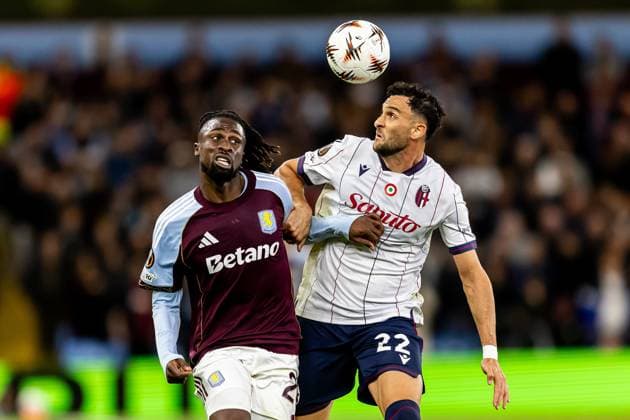 Aston Villa v Bologna Europa League 25 09 2025. Aston Villa forward Evann Guessand (29) battles for possession with Bologna defender Charalampos Lykogiannis (22) during the Europa League match between Aston Villa and Bologna at Villa Park, Birmingham, England on 25 September 2025. Birmingham Villa Park West Midlands England Editorial use only , Copyright: xManjitxNarotrax PSI-22910-0068