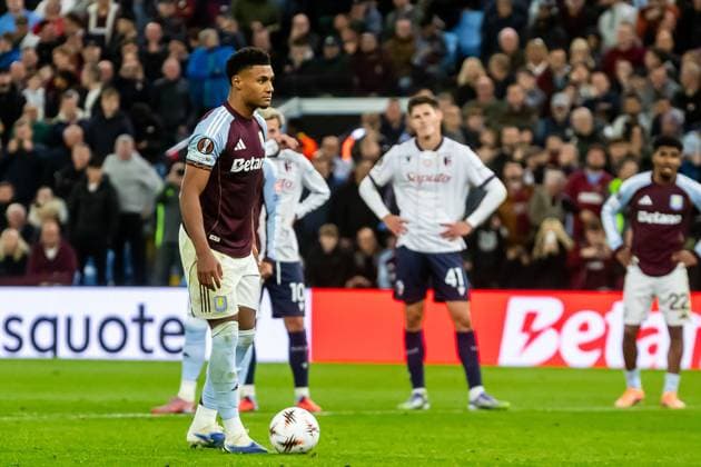 Aston Villa v Bologna Europa League 25 09 2025. Aston Villa forward Ollie Watkins (11) lines up penalty during the Europa League match between Aston Villa and Bologna at Villa Park, Birmingham, England on 25 September 2025. Birmingham Villa Park West Midlands England Editorial use only , Copyright: xManjitxNarotrax PSI-22910-0089