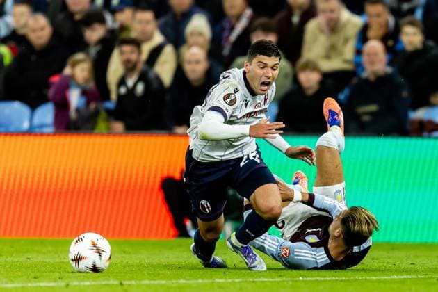 Aston Villa v Bologna Europa League 25 09 2025. Bologna forward Nicol? Cambiaghi (28) fouled by Aston Villa defender Matty Cash (2) during the Europa League match between Aston Villa and Bologna at Villa Park, Birmingham, England on 25 September 2025. Birmingham Villa Park West Midlands England Editorial use only , Copyright: xManjitxNarotrax PSI-22910-0109