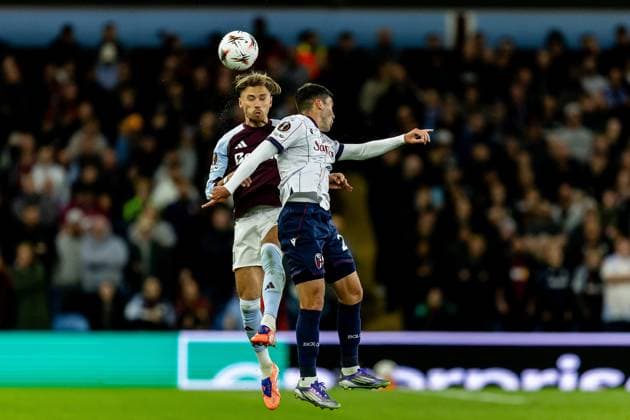 Aston Villa v Bologna Europa League 25 09 2025. Aston Villa defender Matty Cash (2) heads the ball during the Europa League match between Aston Villa and Bologna at Villa Park, Birmingham, England on 25 September 2025. Birmingham Villa Park West Midlands England Editorial use only , Copyright: xManjitxNarotrax PSI-22910-0110
