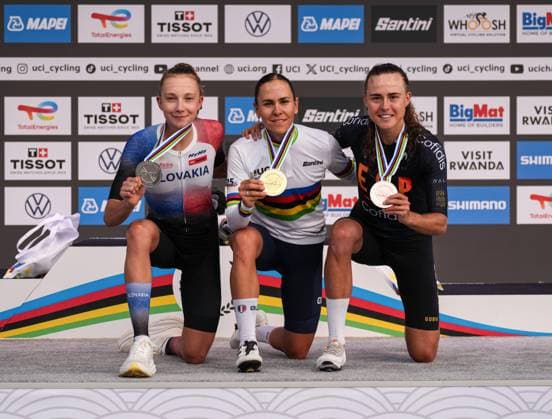 (250926) -- KIGALI, Sept. 26, 2025 -- Gold medalist Celia Gery (C) of France, silver medaslit Viktoria Chladonova (L) of Slovakia and bronze medalist Paula Blasi Cairol of Spain pose during the awarding ceremony for the Women s Under 23 (U23) Individual Time Trial of the 2025 UCI Road World Championships in Kigali, Rwanda, on Sept. 25, 2025. ) (SP)RWANDA-KIGALI-CYCLING-UCI-ROAD WORLD CHAMPIONSHIPS-WOMEN S U23 LixYahui 
