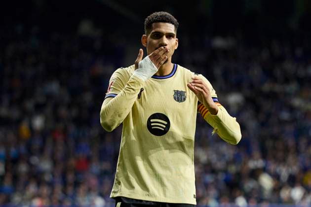 Real Oviedo v FC Barcelona, Barca - LaLiga EA Sports Ronald Araujo of FC Barcelona celebrates after scoring the team s third goal during the LaLiga EA Sports match between Real Oviedo and FC Barcelona at Carlos Tartiere on September 25, 2025, in Oviedo, Spain. Oviedo Carlos Tartiere Asturias Spain RL_ROVvFCB_000279 Copyright: xRicardoxLarreinax