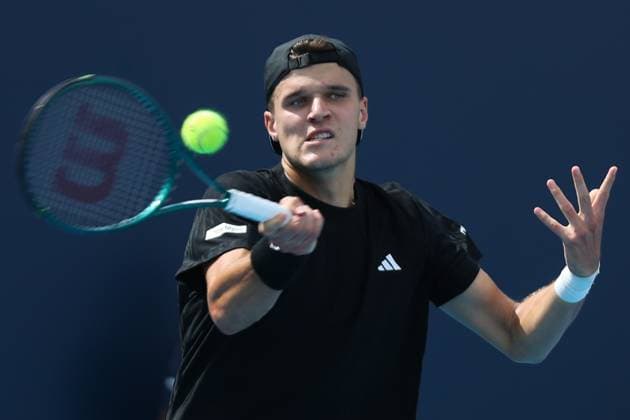 BEIJING, CHINA - SEPTEMBER 26: Jakub Mensik of Czech Republic returns a shot in the Men s Singles Round of 32 match against Miomir Kecmanovic of Serbia on day 5 of the 2025 China Open at National Tennis Center on September 26, 2025 in Beijing, China.  Copyright: xVCGx 111593310533
